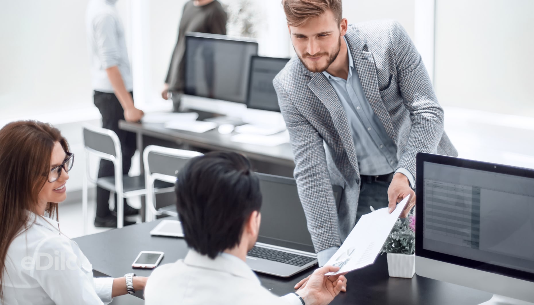 Аутсорсинг vs аутстафінг: повний гайд по моделях найму та їхніх перевагах